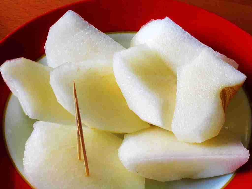 Dish of sliced pear